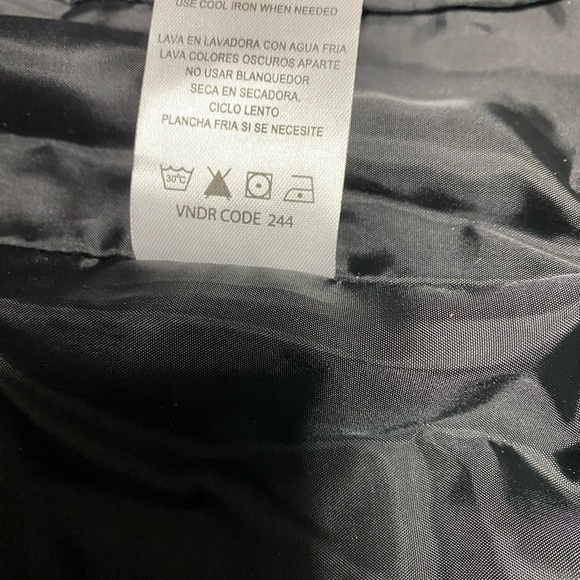 Men’s DKNY Oakland Puffer Vest Size Medium (NWT).  MSRP $98.50 - Picture 10 of 10